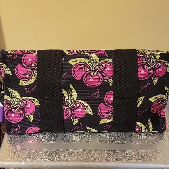 BETSEY JOHNSON FLORAL CANVAS TOTE - Picture 5 of 16